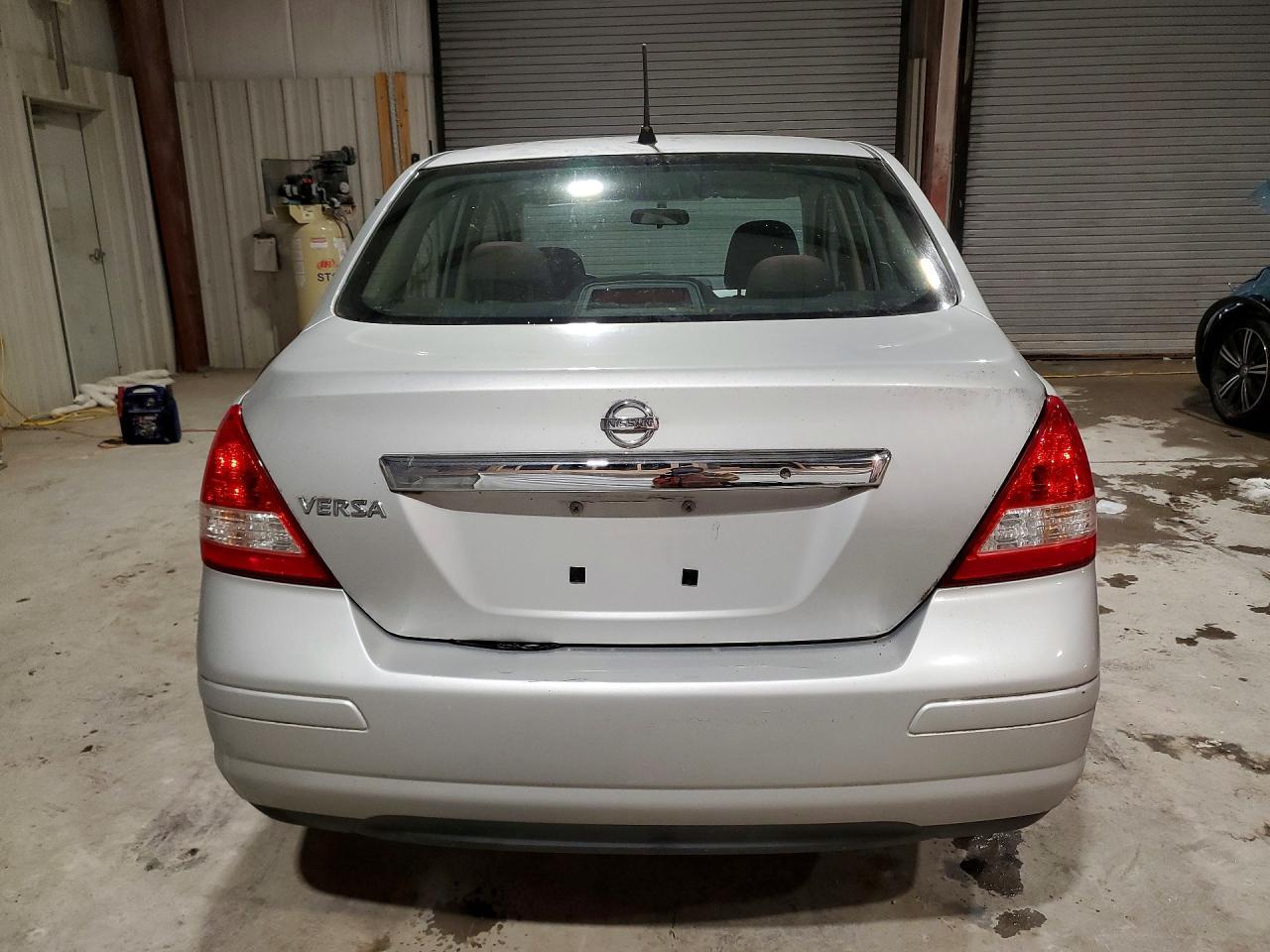 2010 Niss Versa S - Image 6