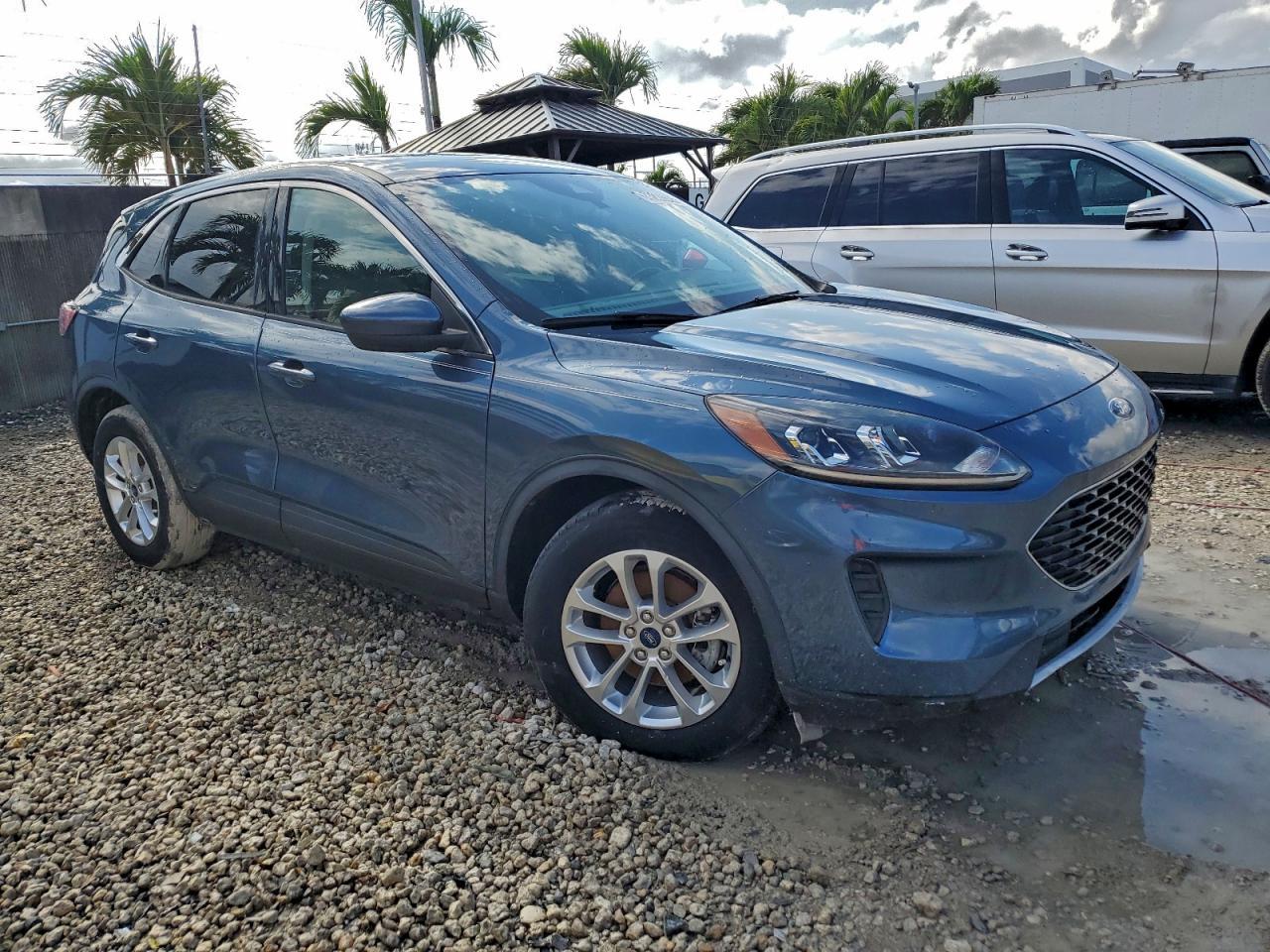 2020 Ford Escape Se - Фото 4