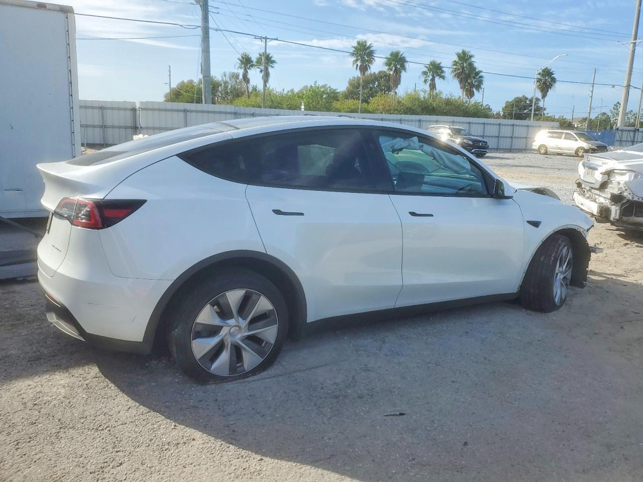 2023 Tesla Model Y - Image 3