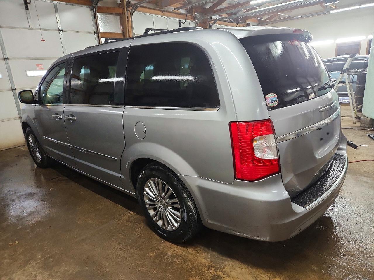 2013 Chrysler Town & Country Touring L - Image 2