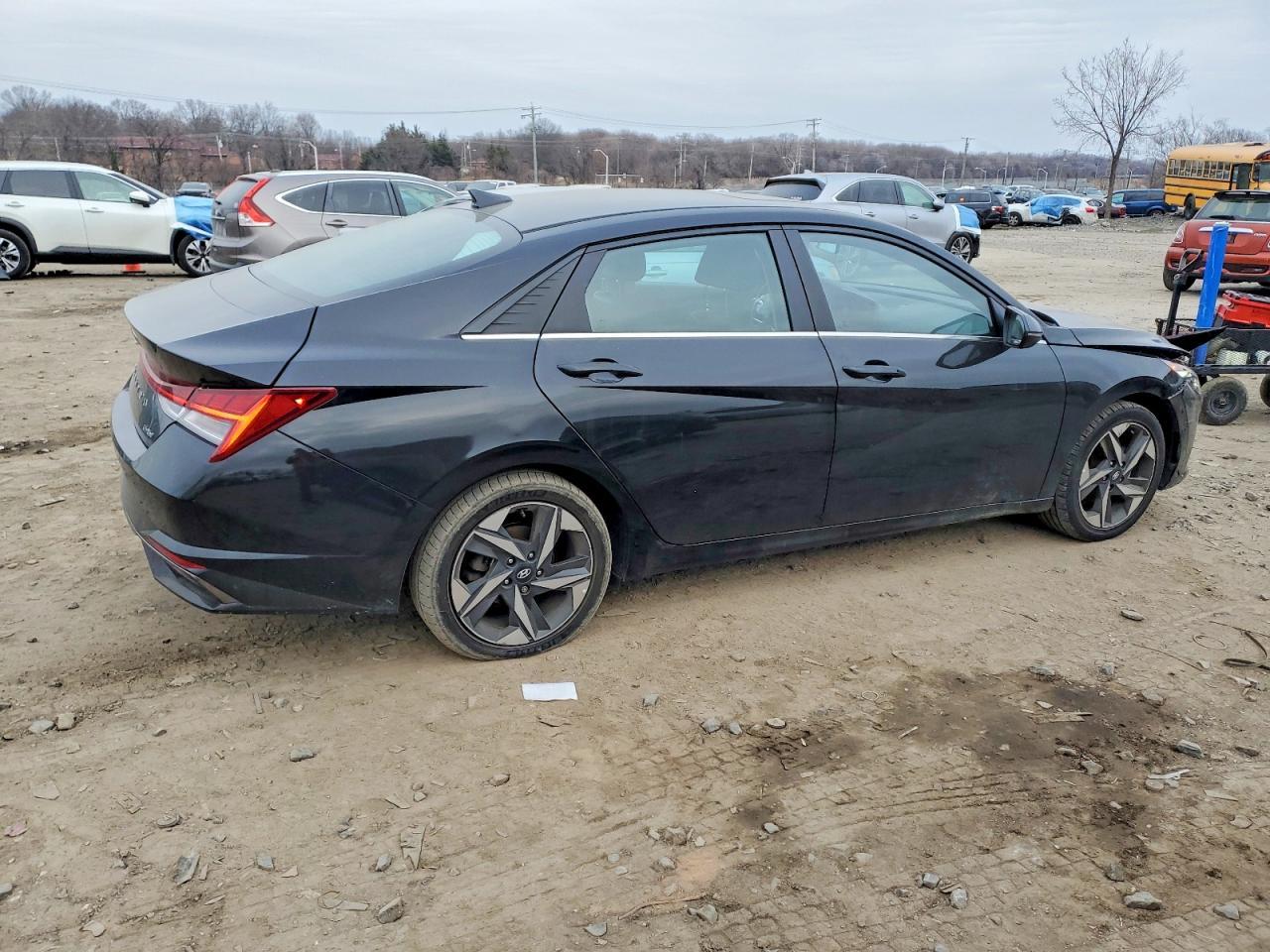 2023 Hyundai Elantra Limited - Фото 3