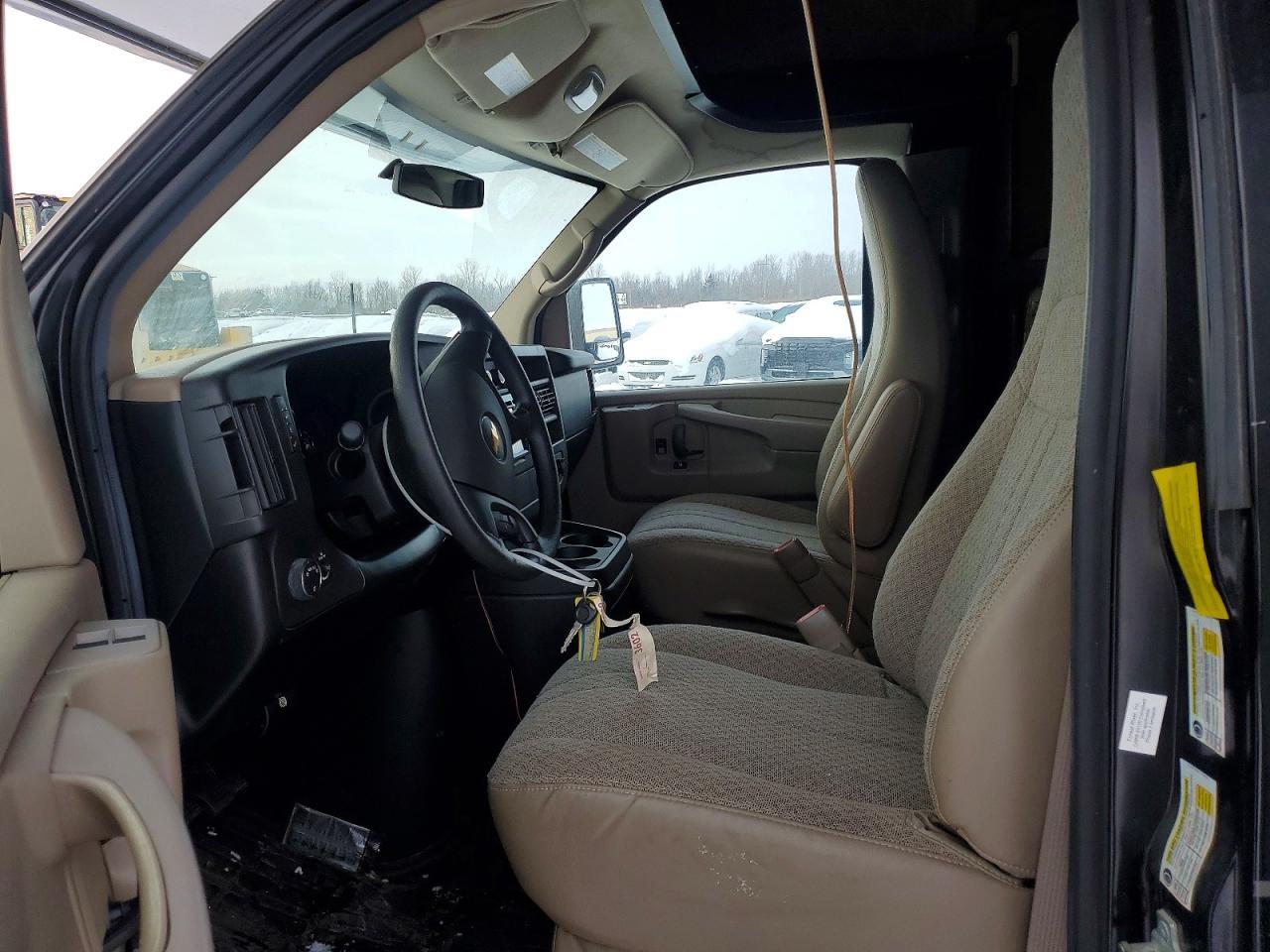 2013 Chevrolet Express G4500 - Image 5