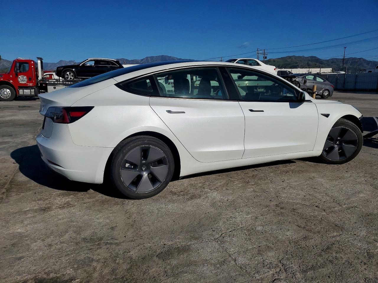 2023 Tesla Model 3 - Фото 3