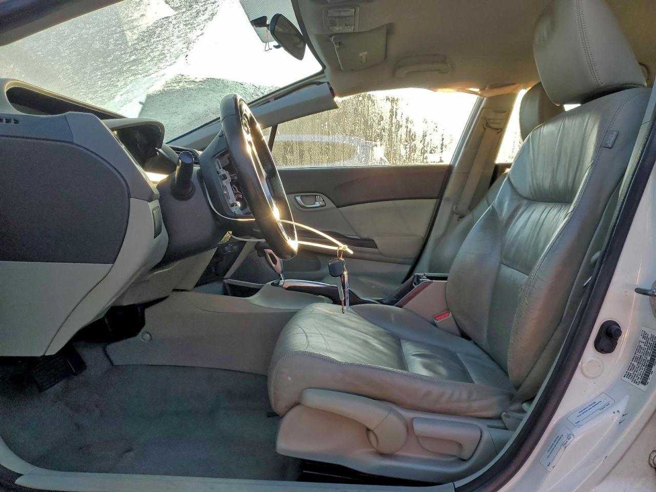 2012 Honda Civic Hybrid L - Image 7