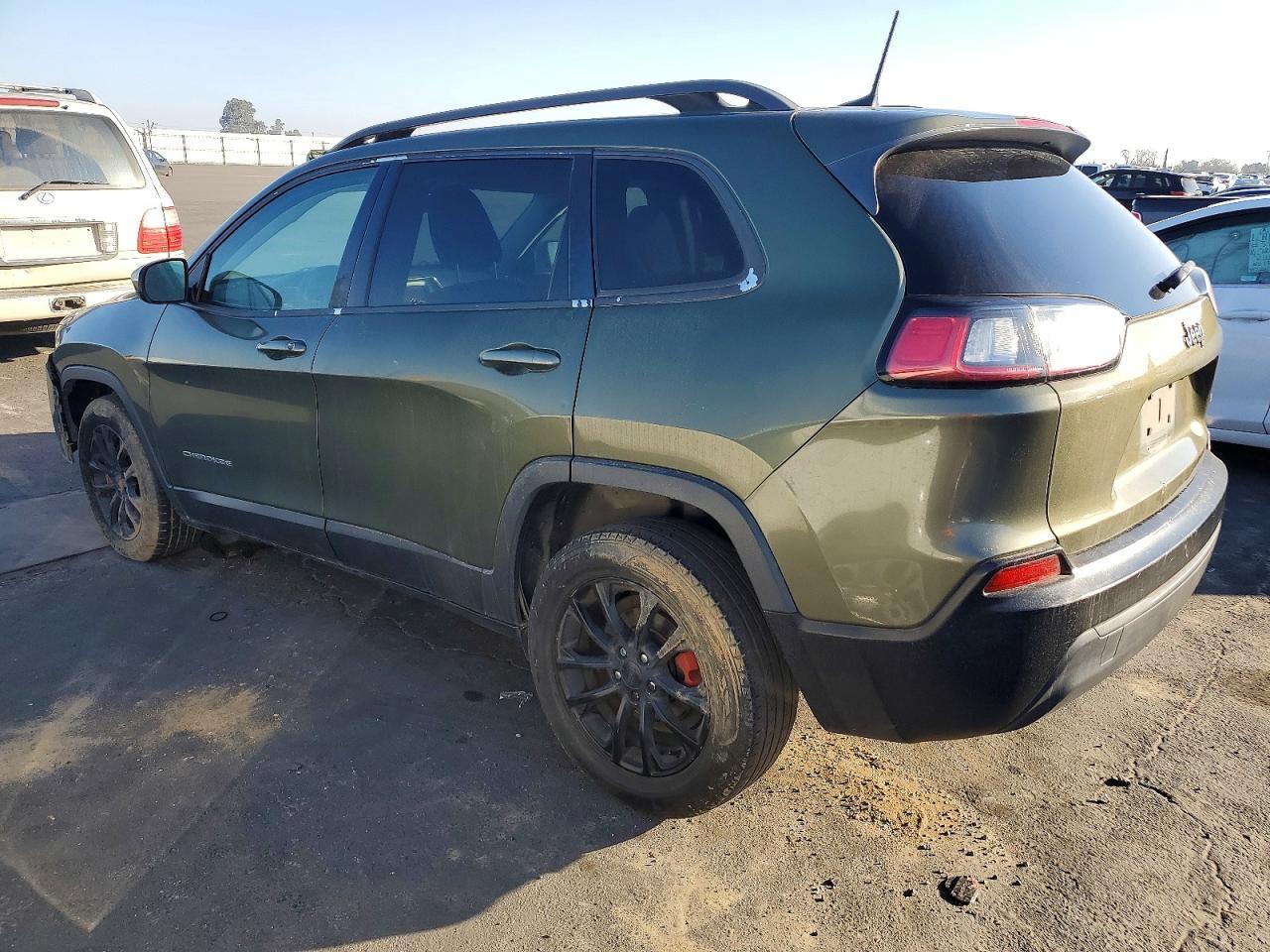 2019 Jeep Cherokee Latitude - Image 2