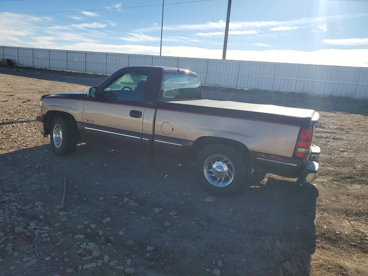 1999 Chevrolet Silverado C1500 - Фото 2
