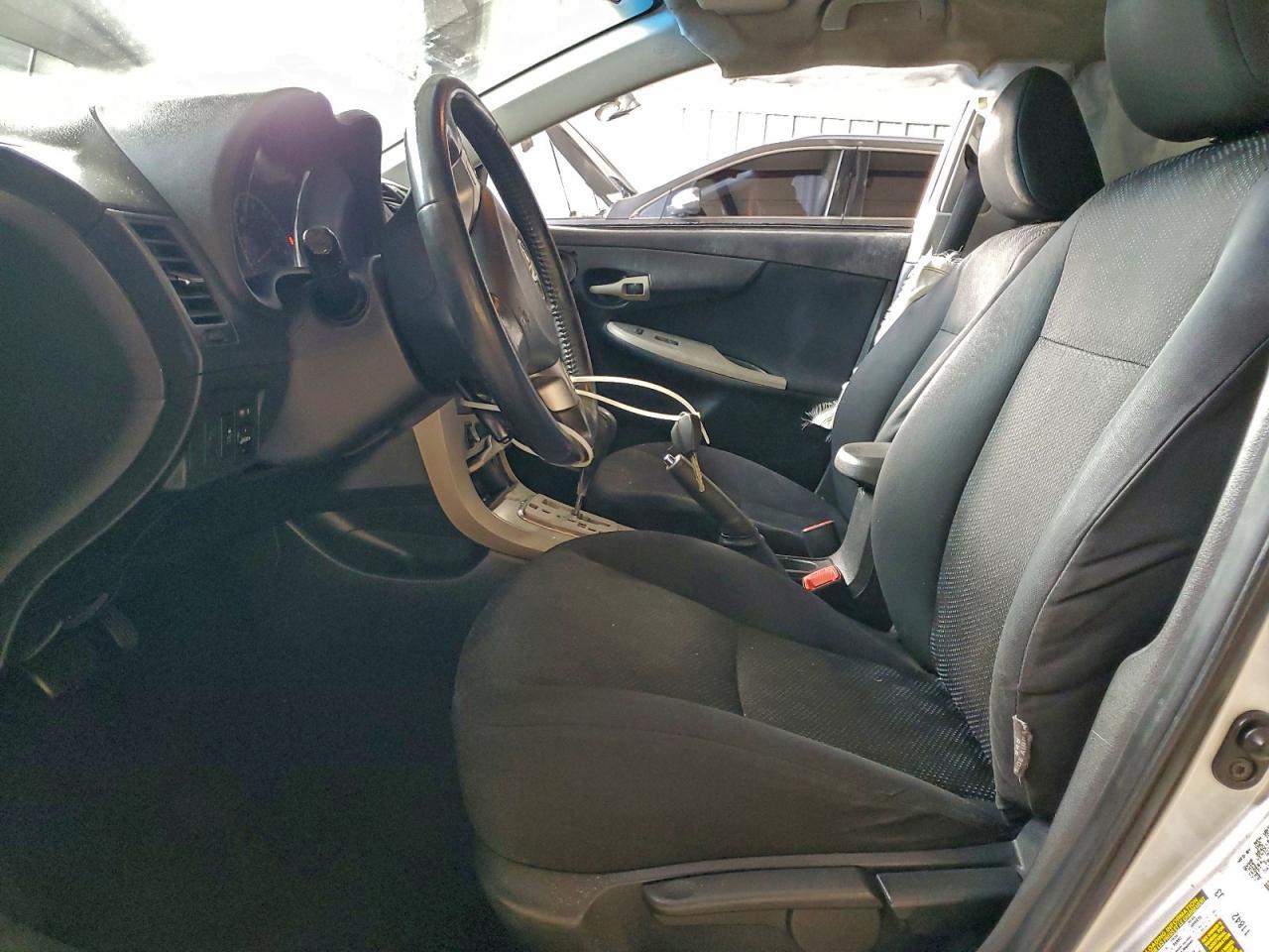 2010 Toyota Corolla Base - Фото 7