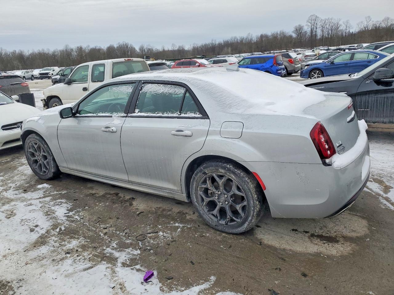 2023 Chrysler 300 Touring L - Фото 2