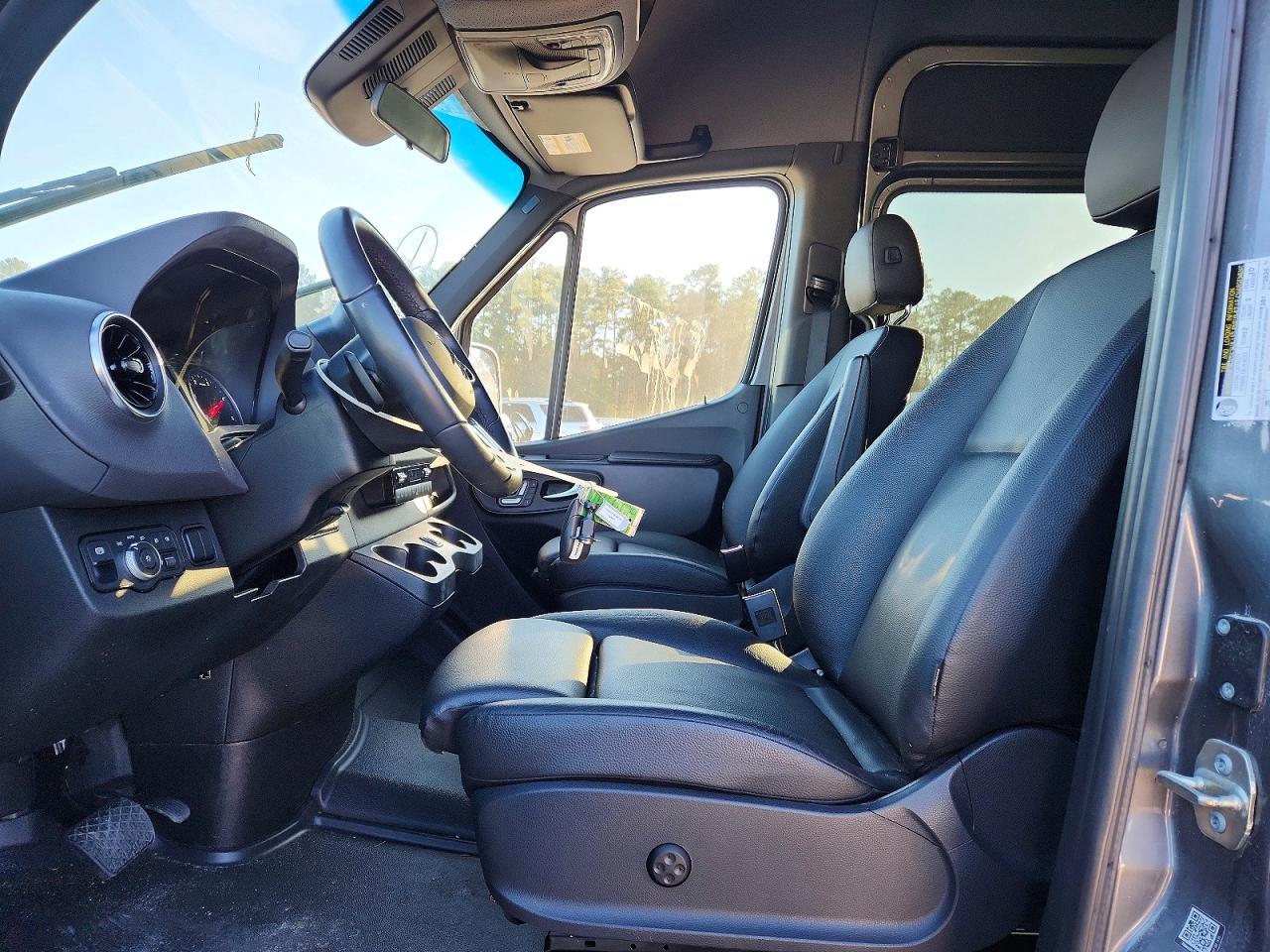2023 Mercedes-Benz Sprinter 2500 - Фото 7