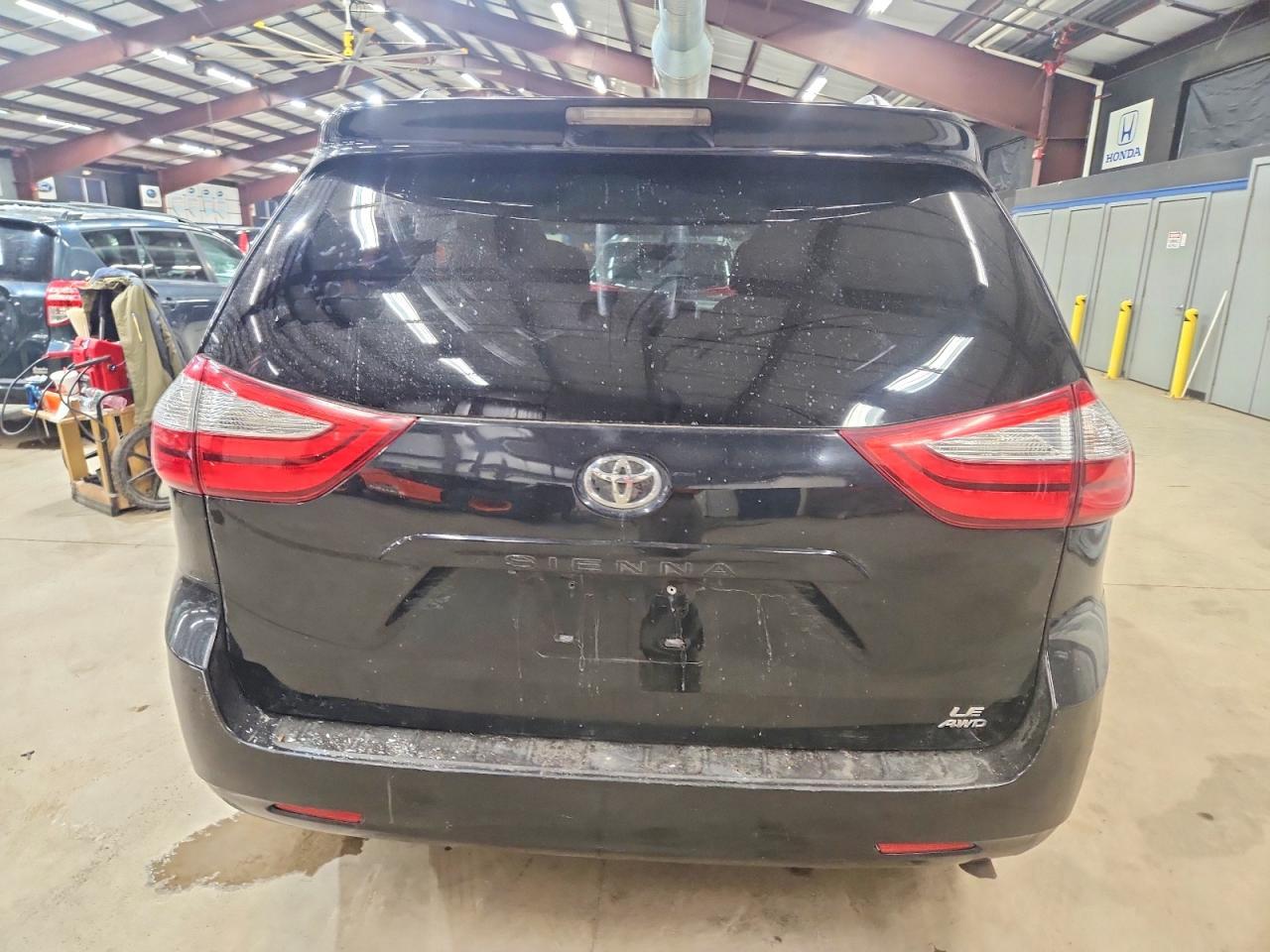 2015 Toyota Sienna Le - Фото 6