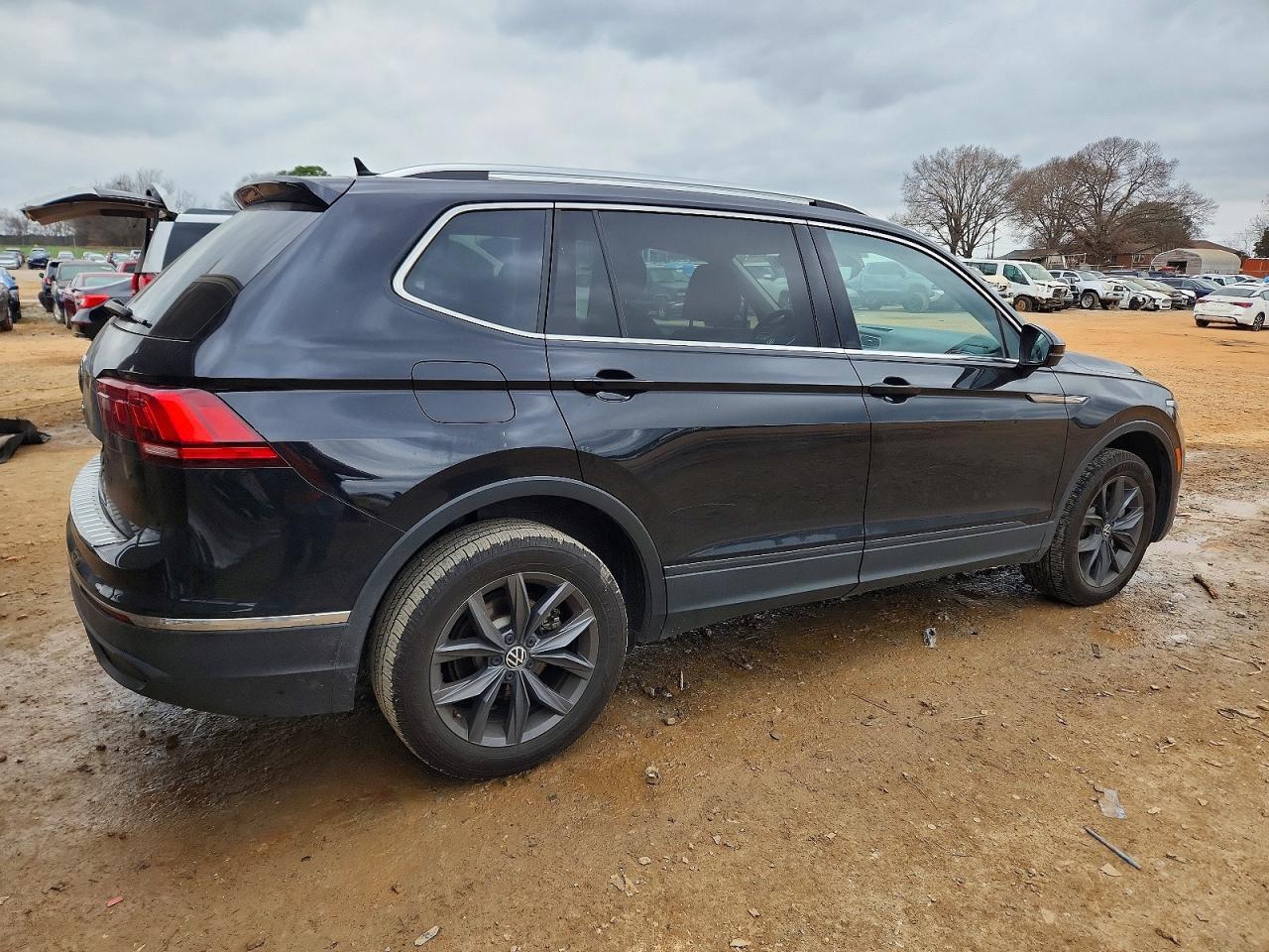 2022 Volkswagen Tiguan Se - Image 3