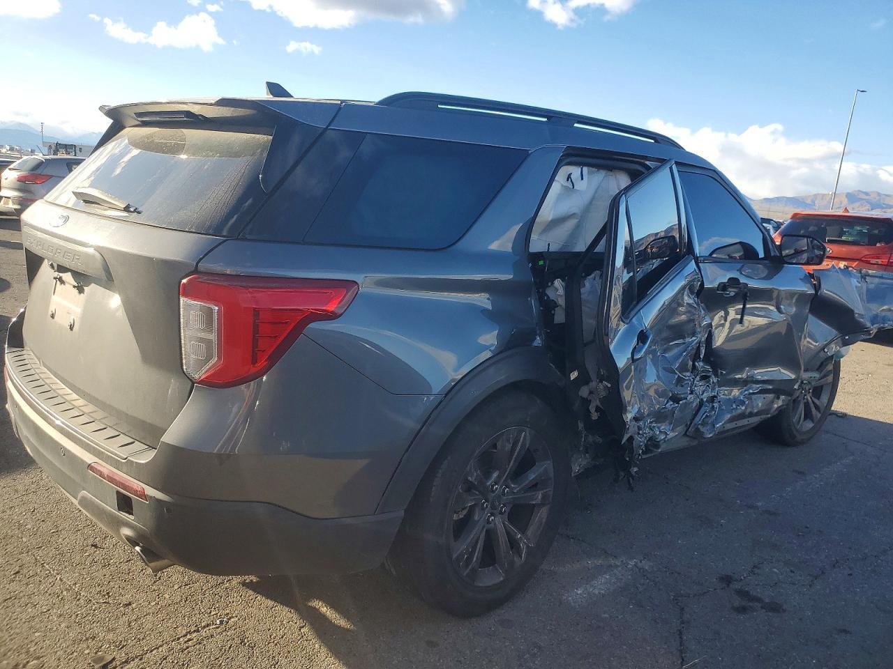 2021 Ford Explorer Xlt - Фото 3