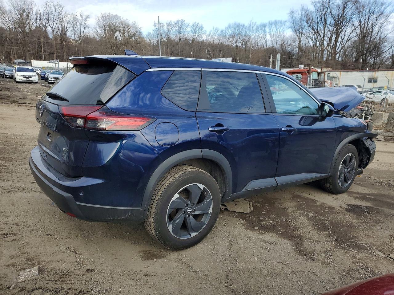 2024 Nissan Rogue Sv - Image 3