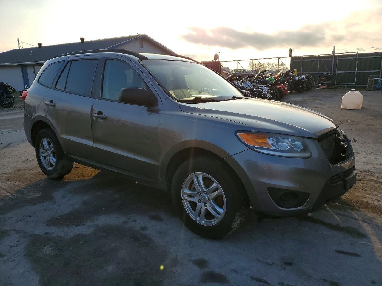 2012 Hyundai Santa Fe Gls - Image 4