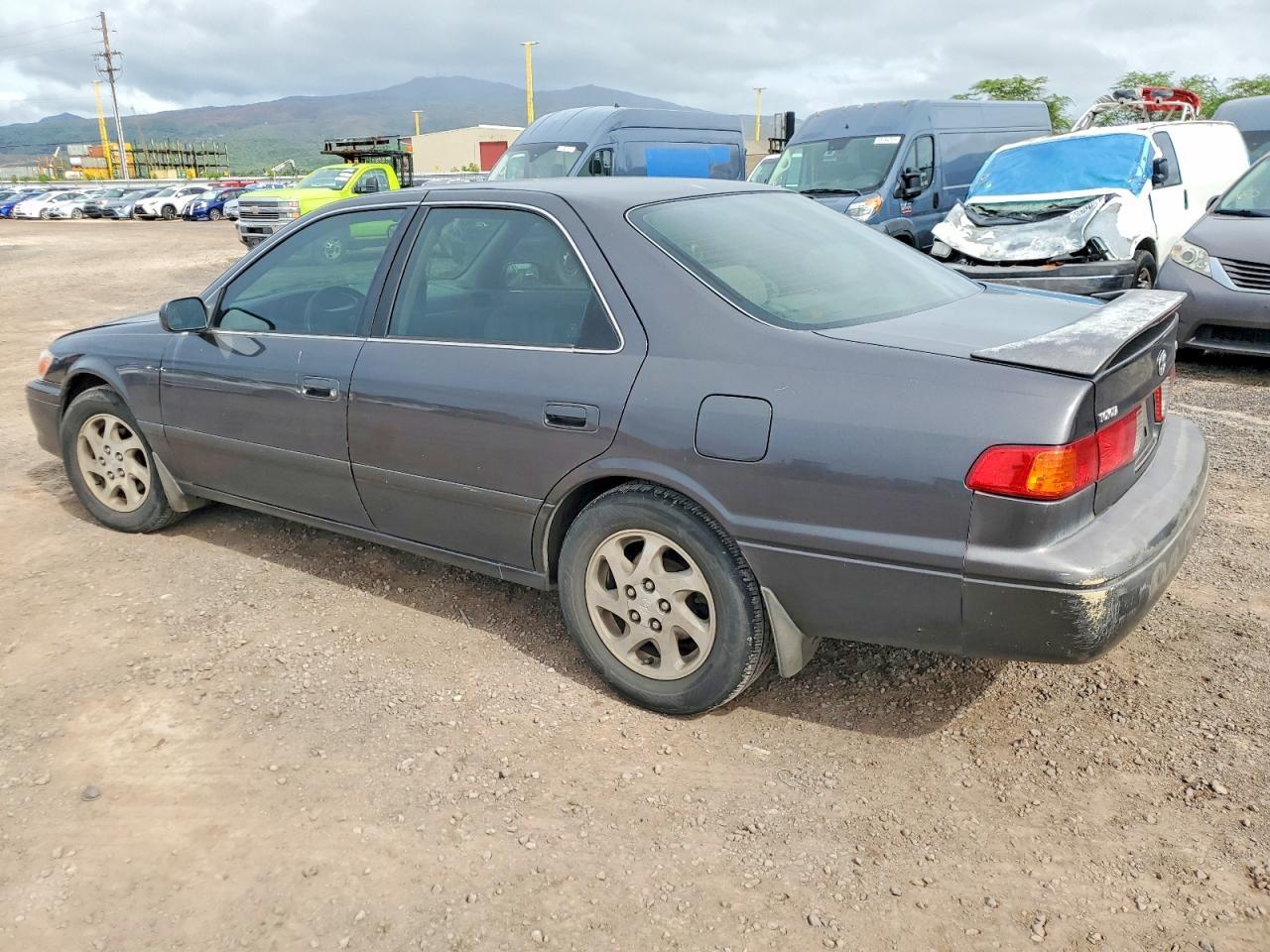 2000 Toyota Camry Ce - Фото 2