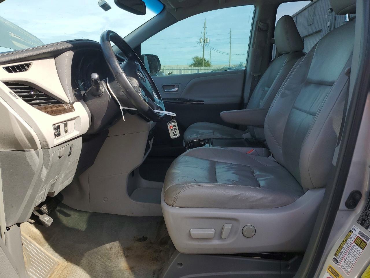 2015 Toyota Sienna Xle 8-Passenger - Фото 7