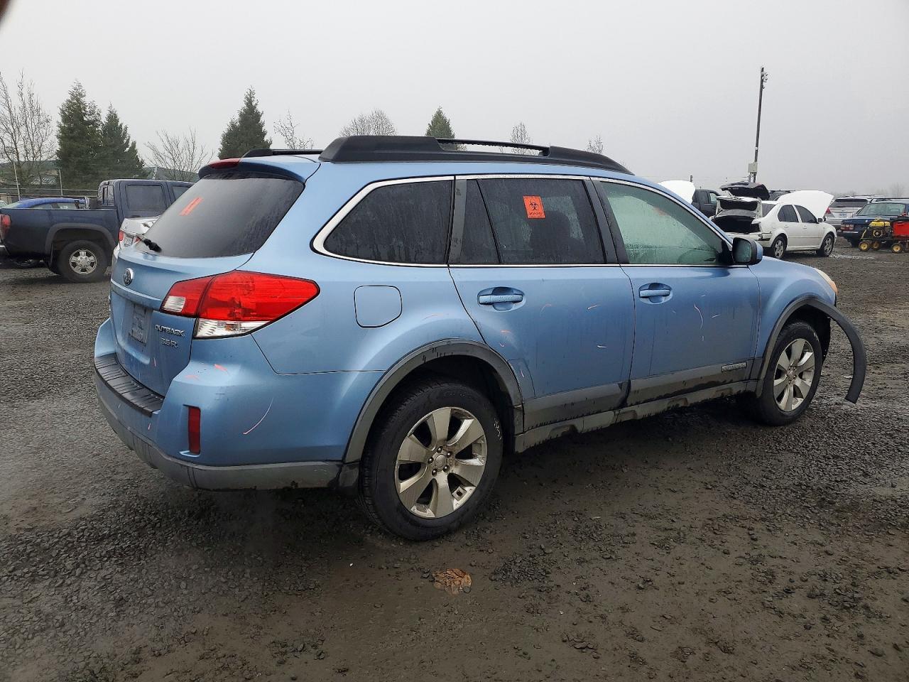 2010 Subaru Outback 3.6R Limited - Image 3