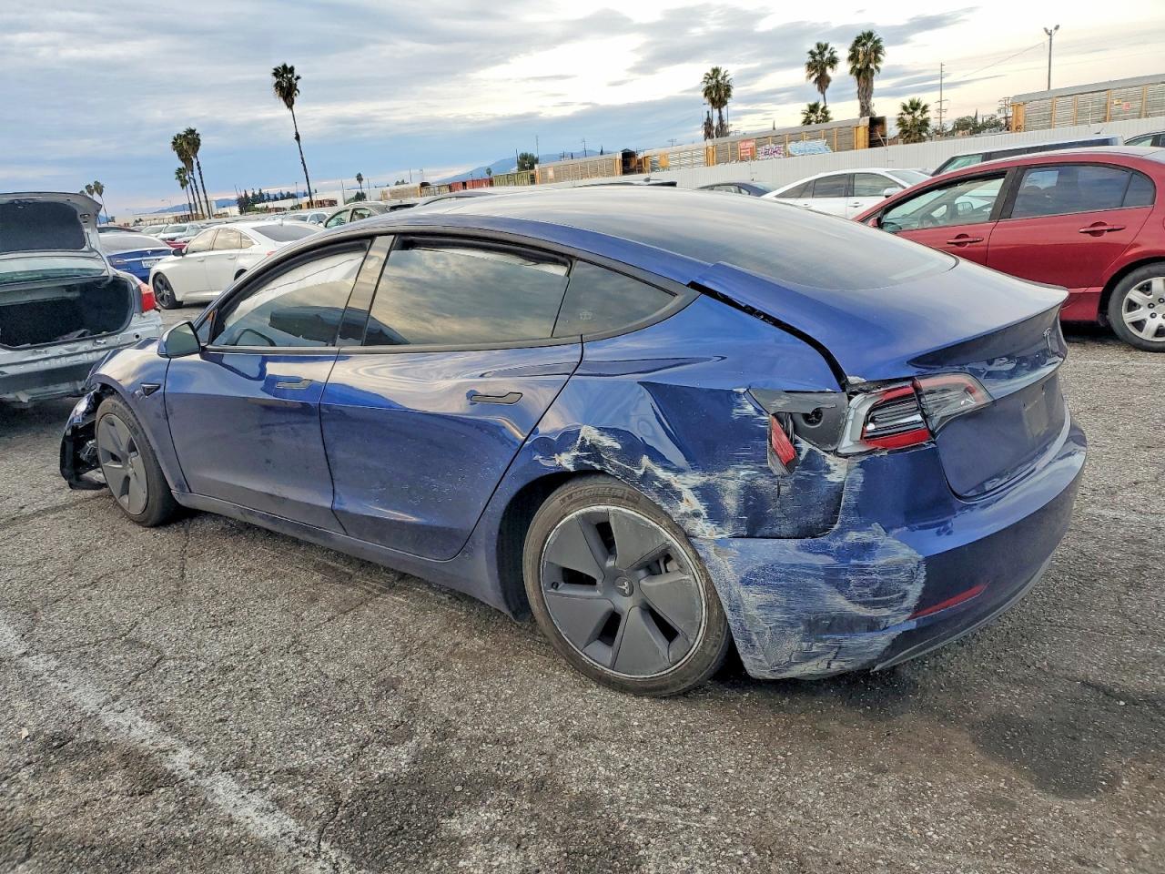 2023 Tesla Model 3 - Фото 2