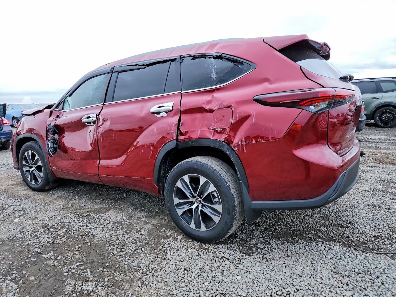 2025 Toyota Highlander Hybrid Xle - Image 2
