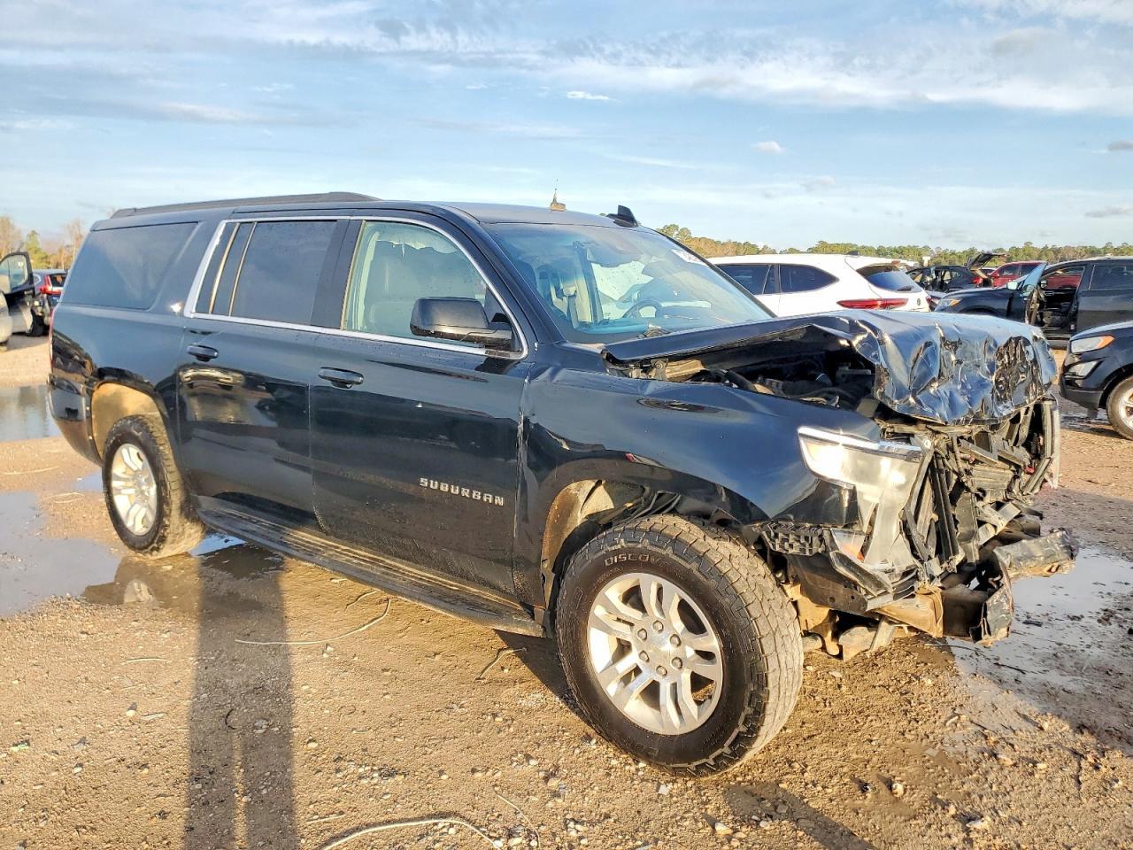 2019 Chevrolet Suburban K1500 Lt - Image 4