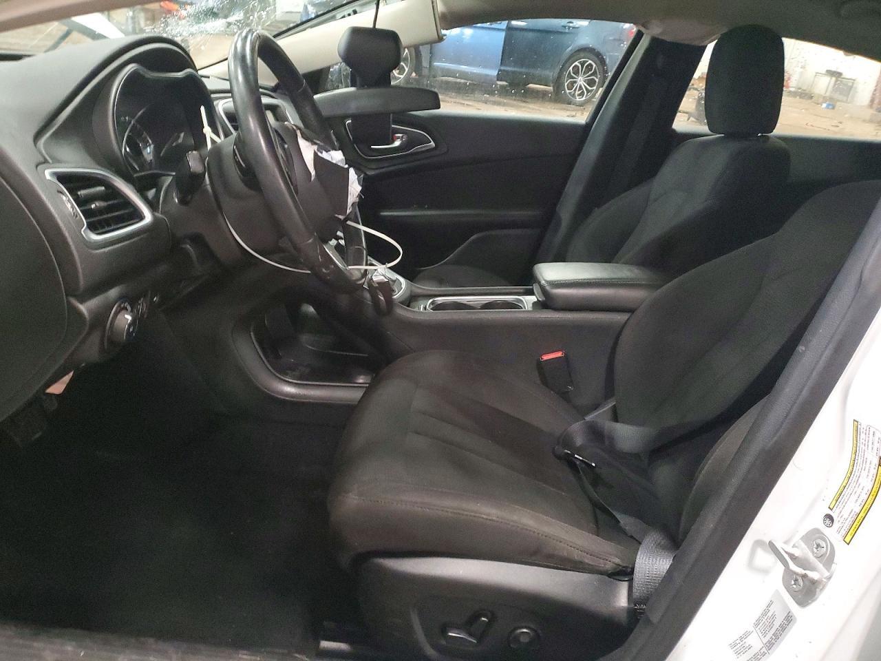 2015 Chrysler 200 Limited - Фото 7