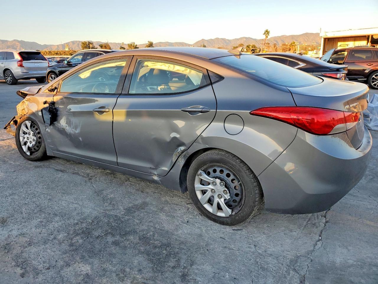 2013 Hyundai Elantra - Image 2