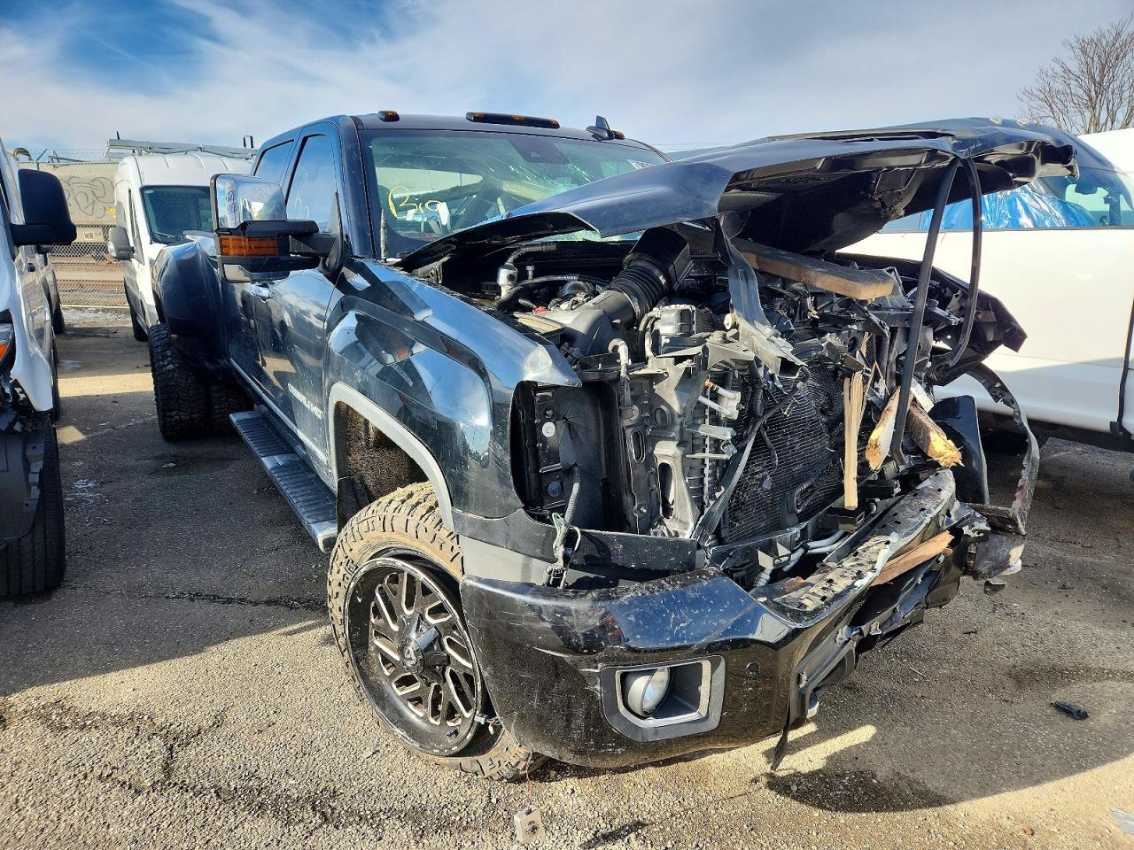 2018 GMC Sierra K3500 Denali - Image 4