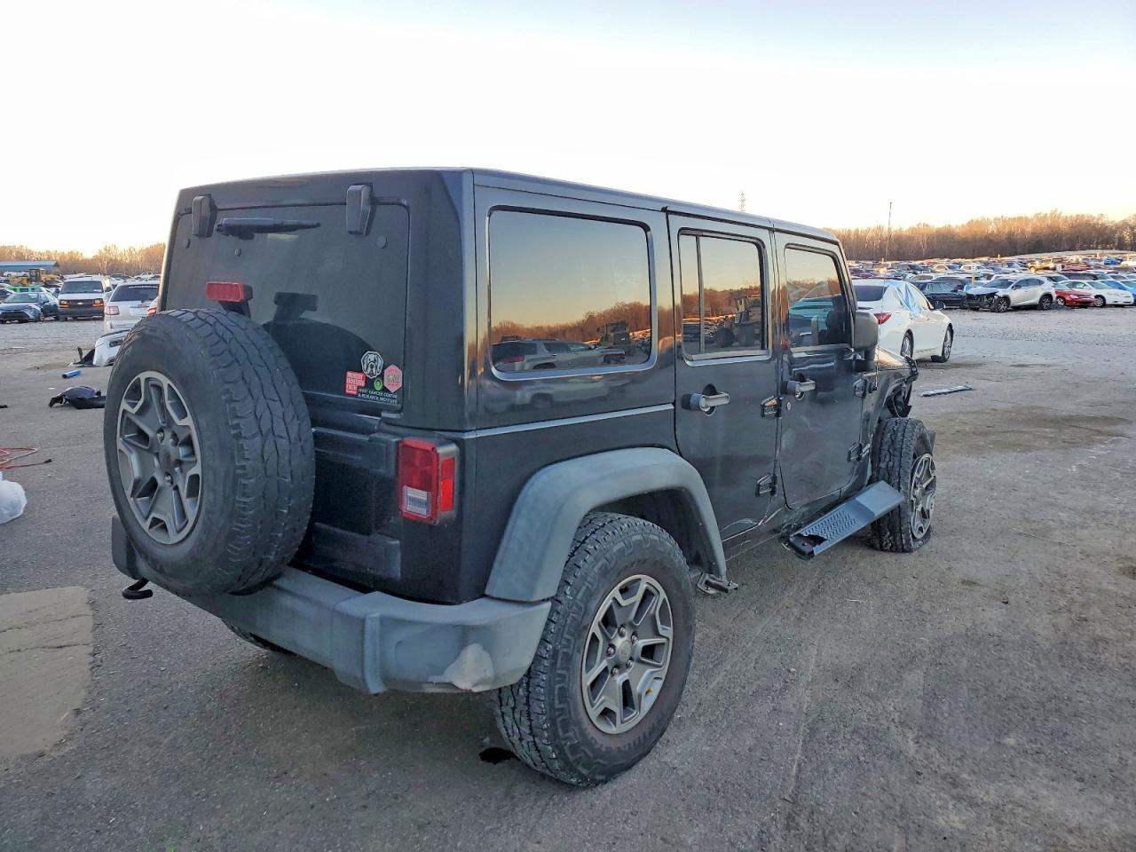 2014 Jeep Wrangler Unlimited Rubicon - Image 3