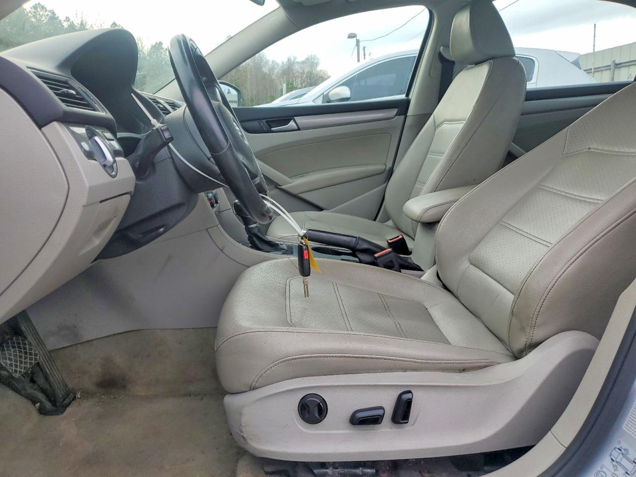 2015 Volkswagen Passat S - Фото 7