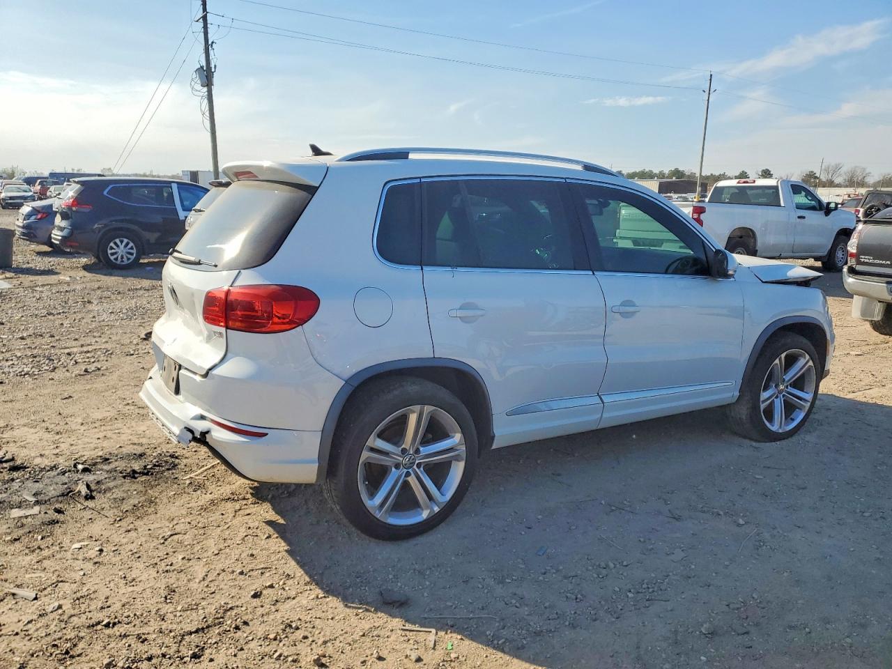 2016 Volkswagen Tiguan S - Фото 3