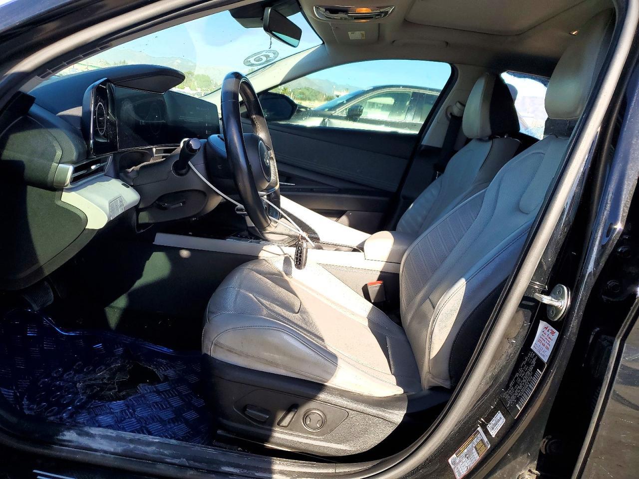 2023 Hyundai Elantra Limited - Image 7