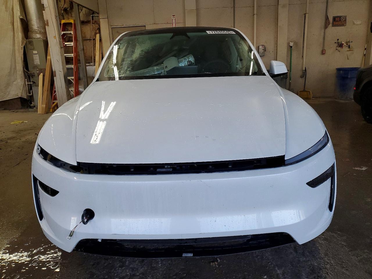 2026 Tesla Model Y - Фото 5