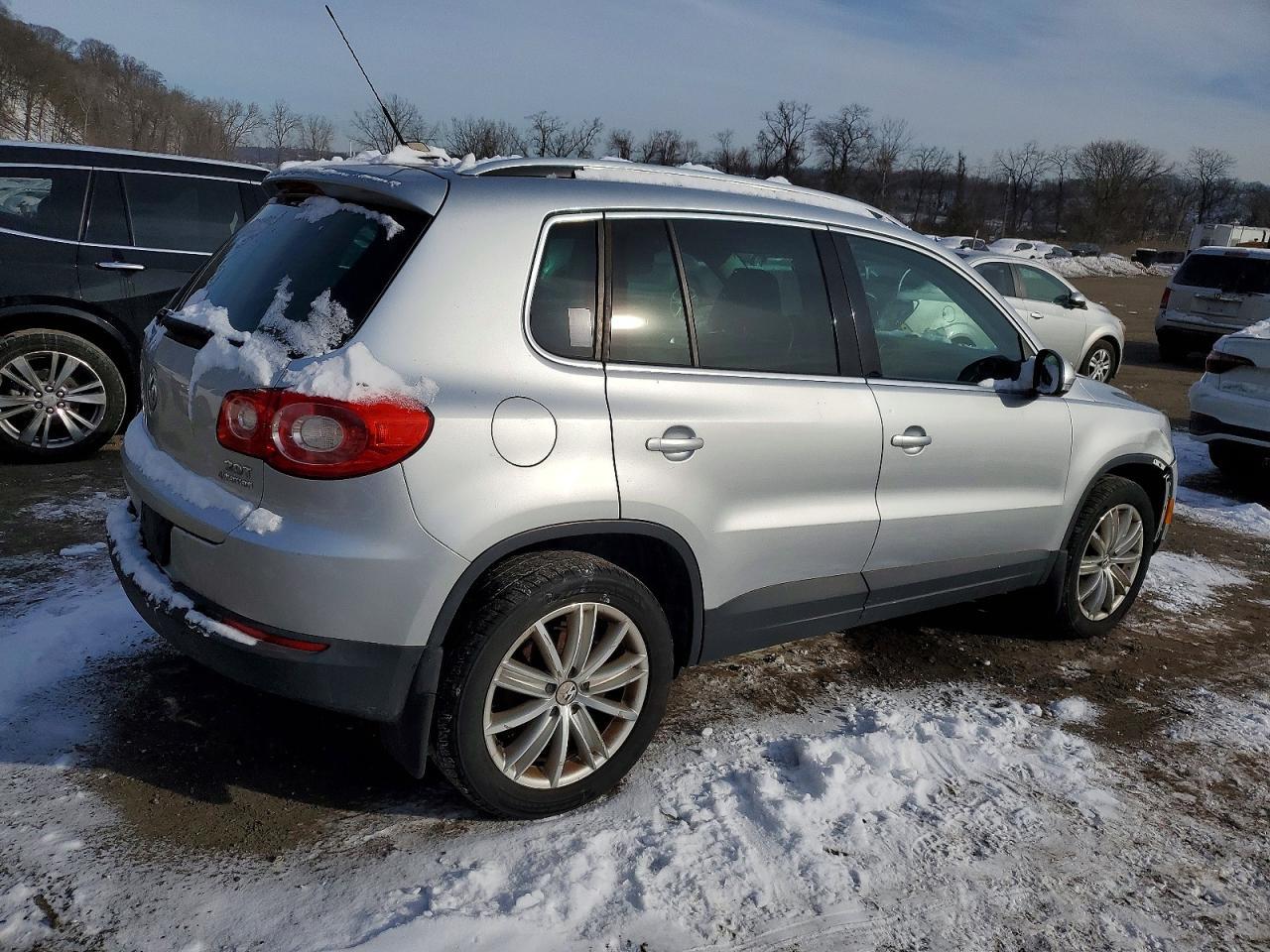 2011 Volkswagen Tiguan S - Фото 3
