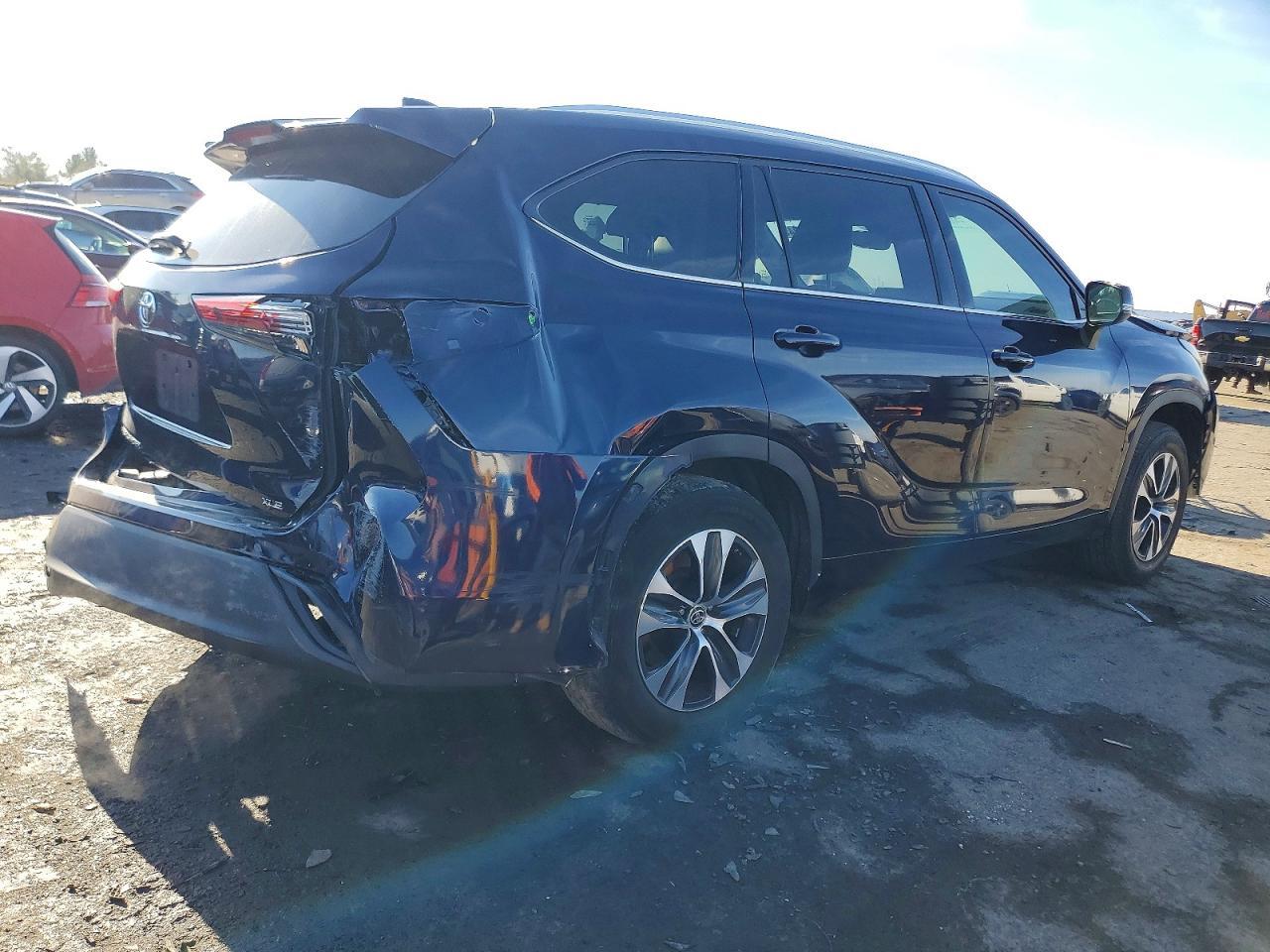 2021 Toyota Highlander Xle - Фото 3