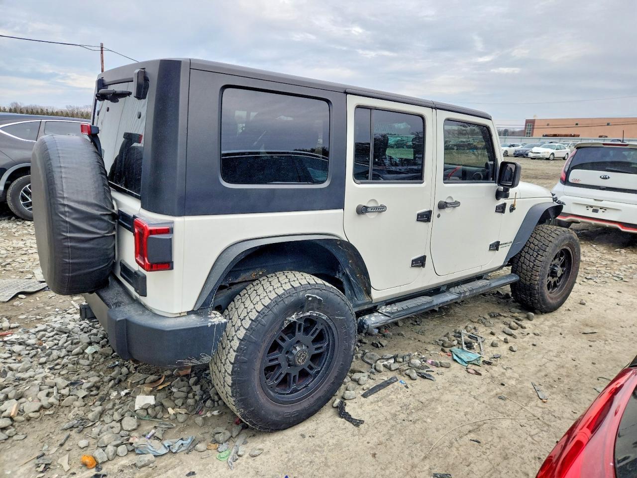 2010 Jeep Wrangler Unlimited Sahara - Image 3