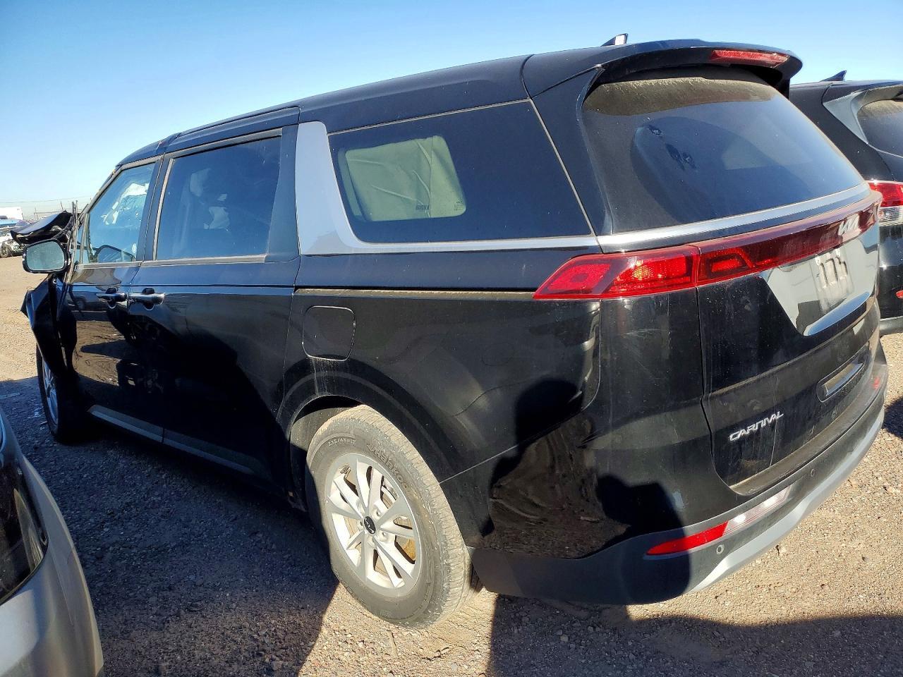 2024 Kia Carnival Lx - Image 2