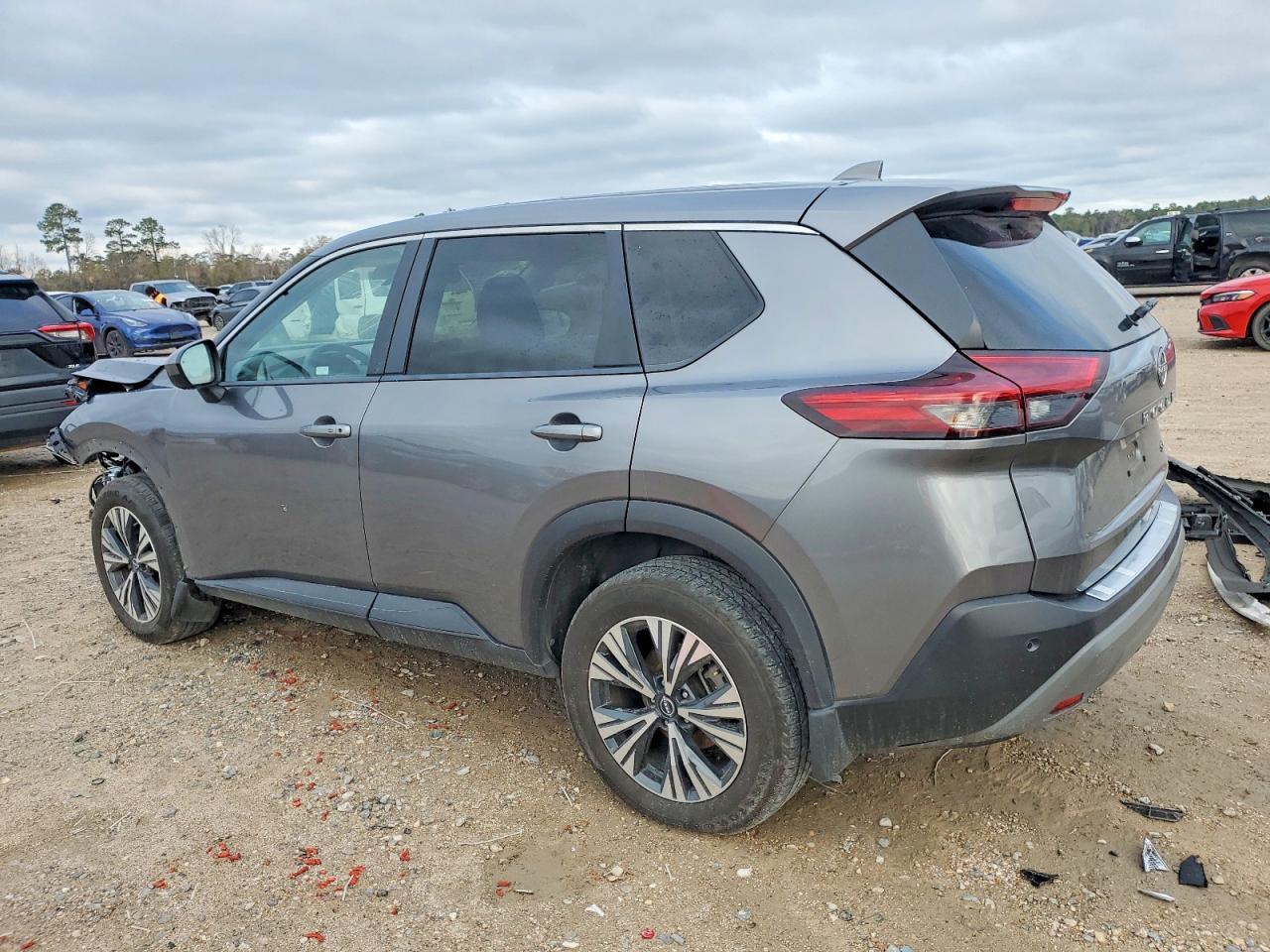 2023 Nissan Rogue Sv - Image 2