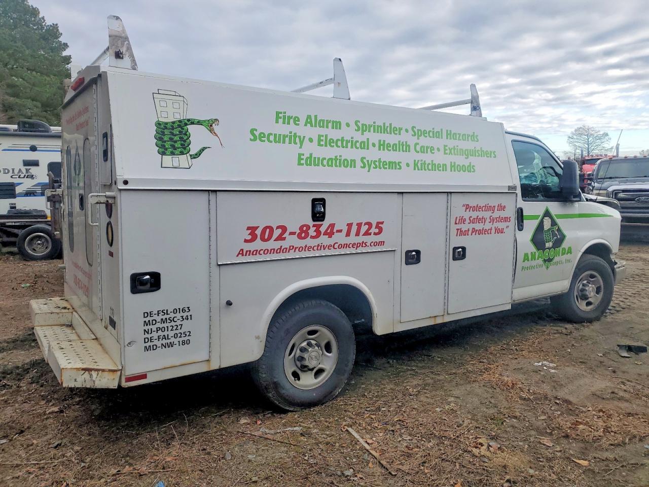 2016 Chevrolet Express Utility / Service Truck - Image 3