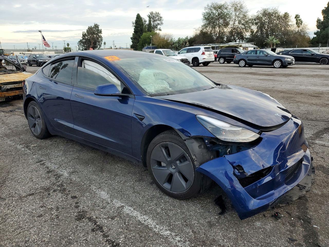 2023 Tesla Model 3 - Фото 4