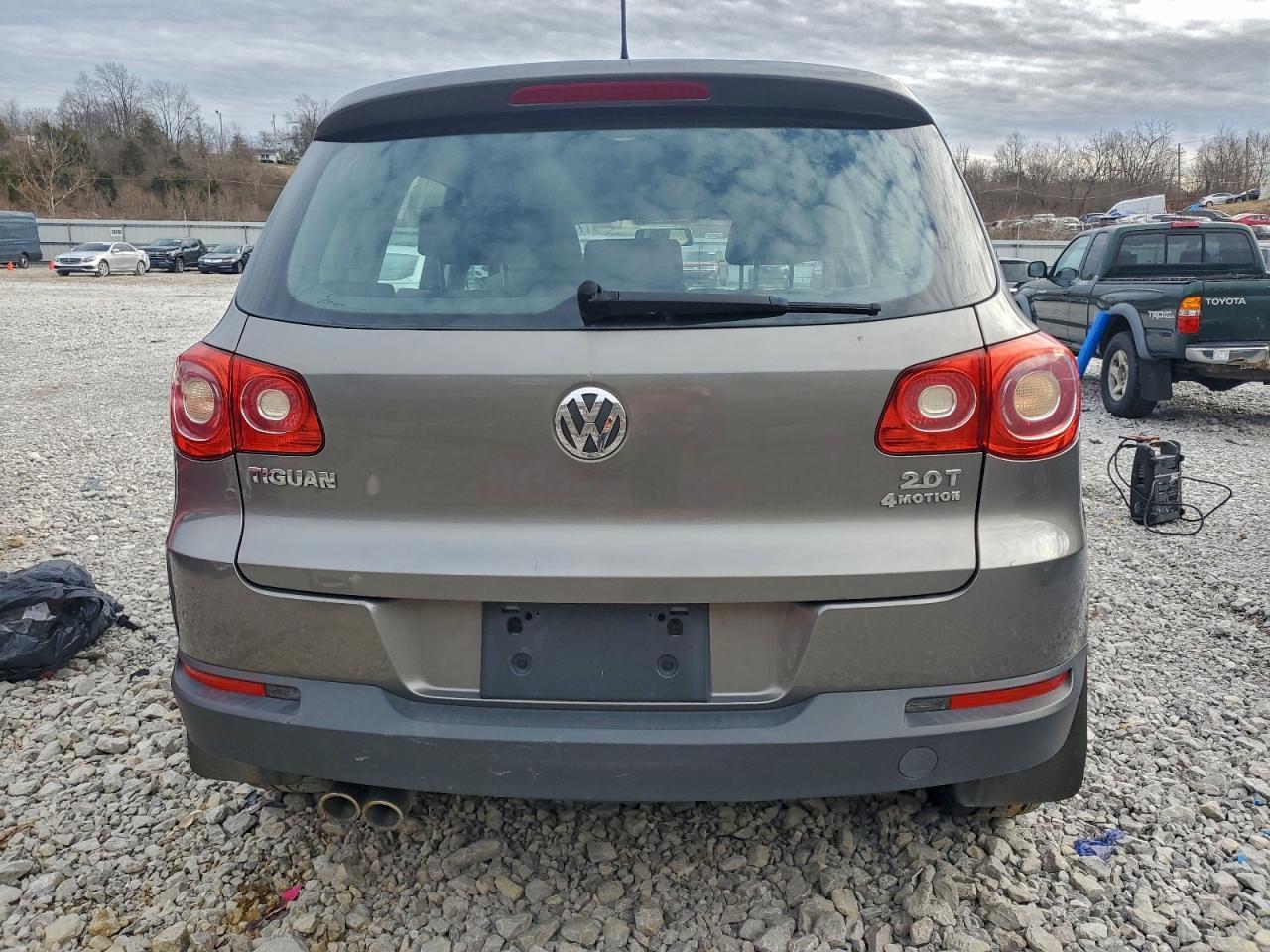 2011 Volkswagen Tiguan S - Image 6