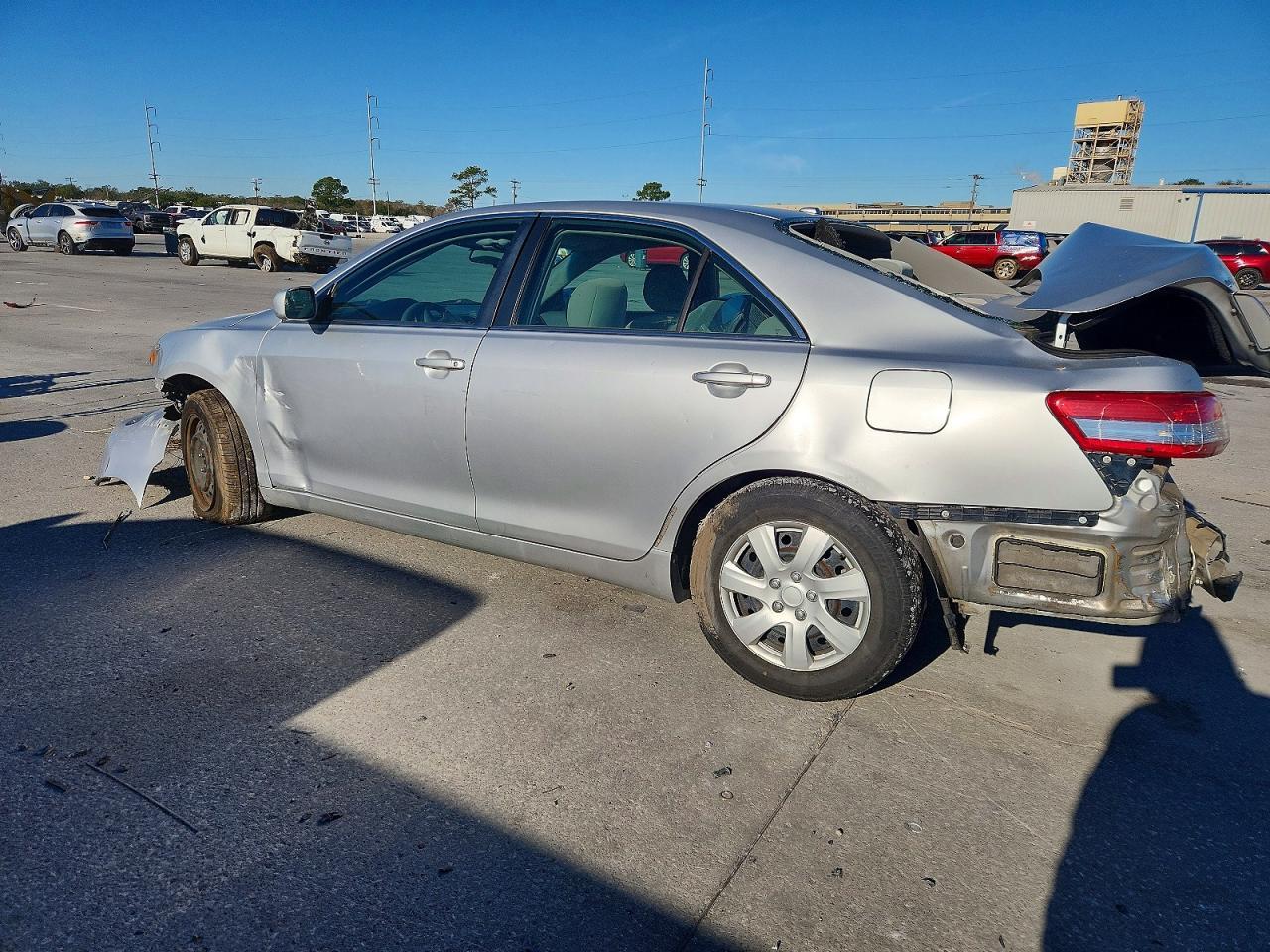 2011 Toyota Camry Base - Фото 2