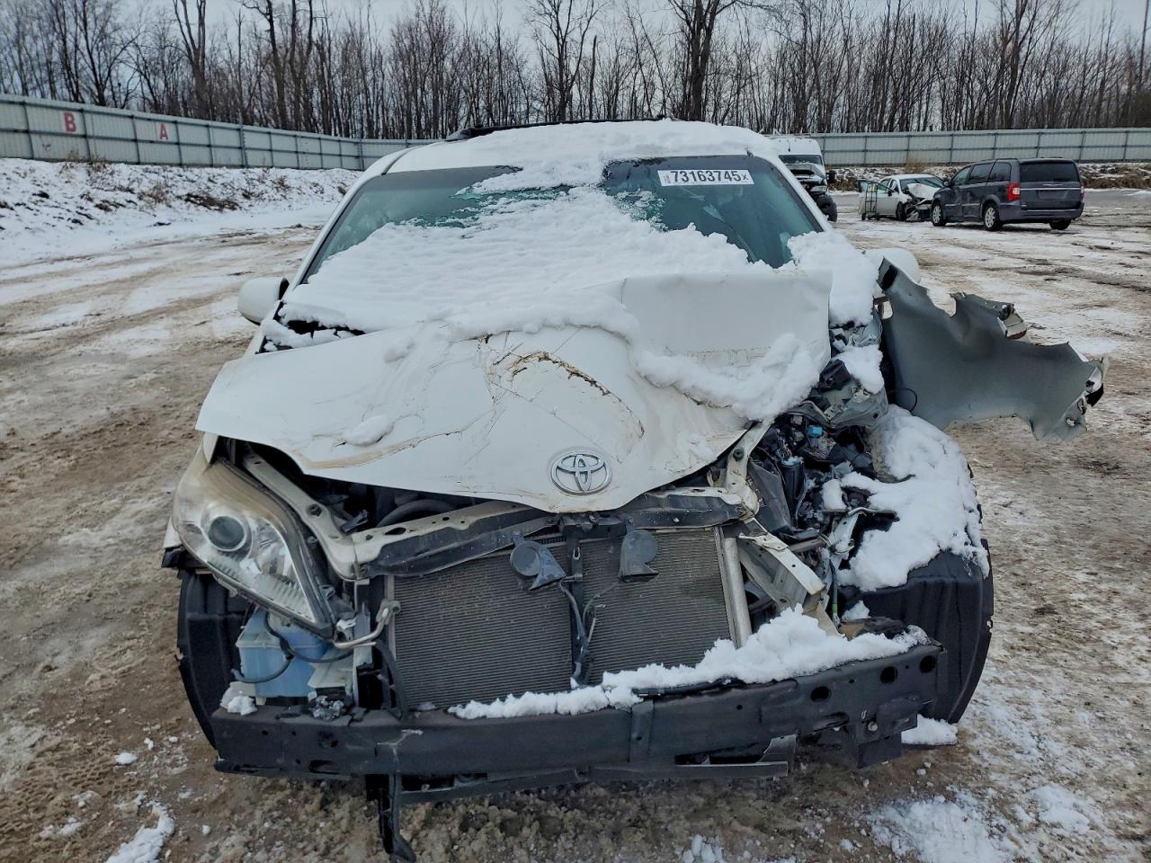 2017 Toyota Sienna Le - Image 5