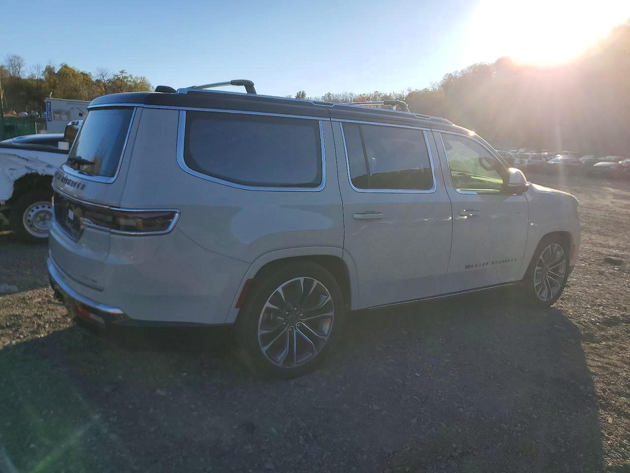 2022 Jeep Grand Wagoneer Series Iii - Image 3