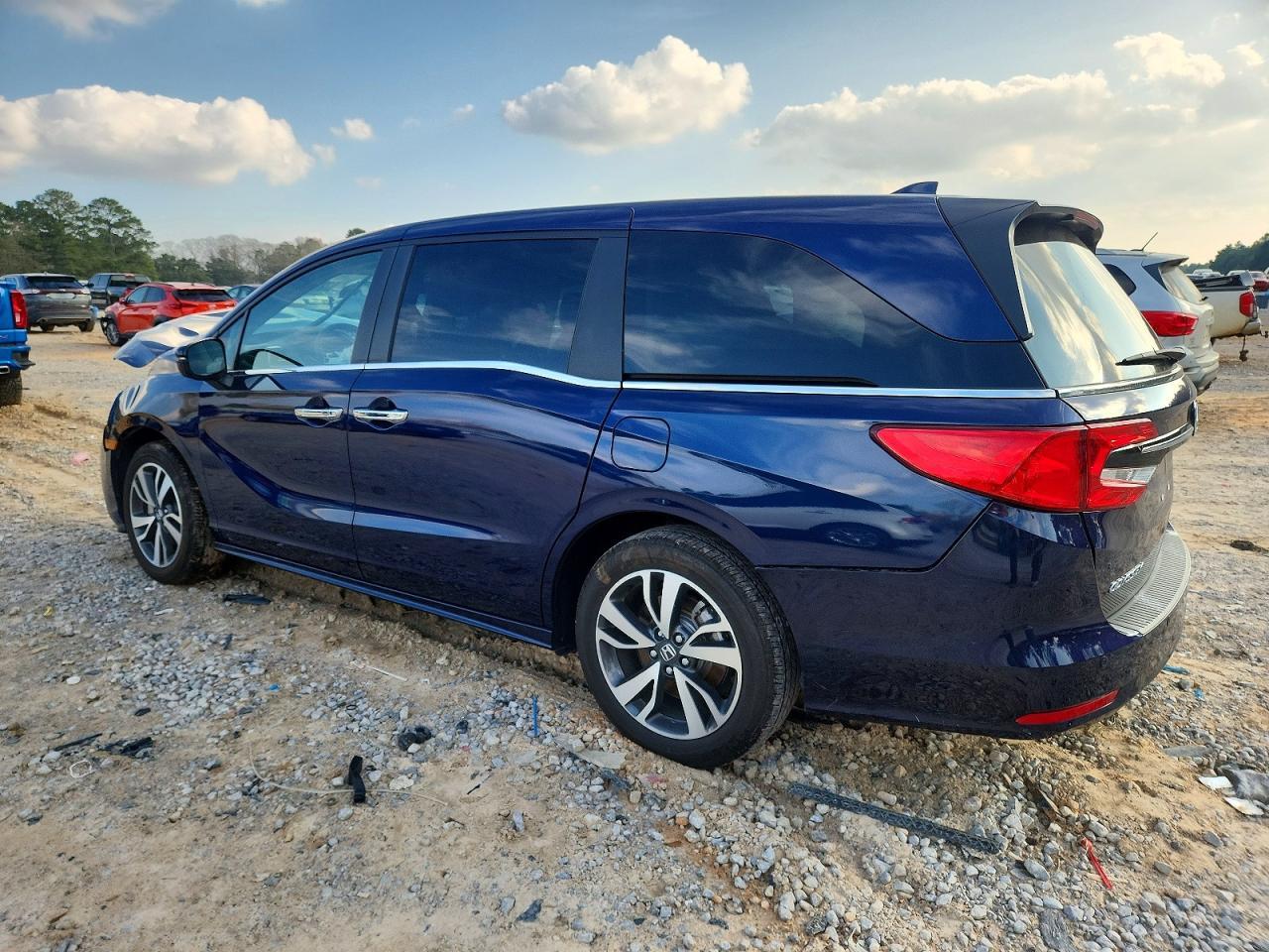 2024 Honda Odyssey Touring - Фото 2