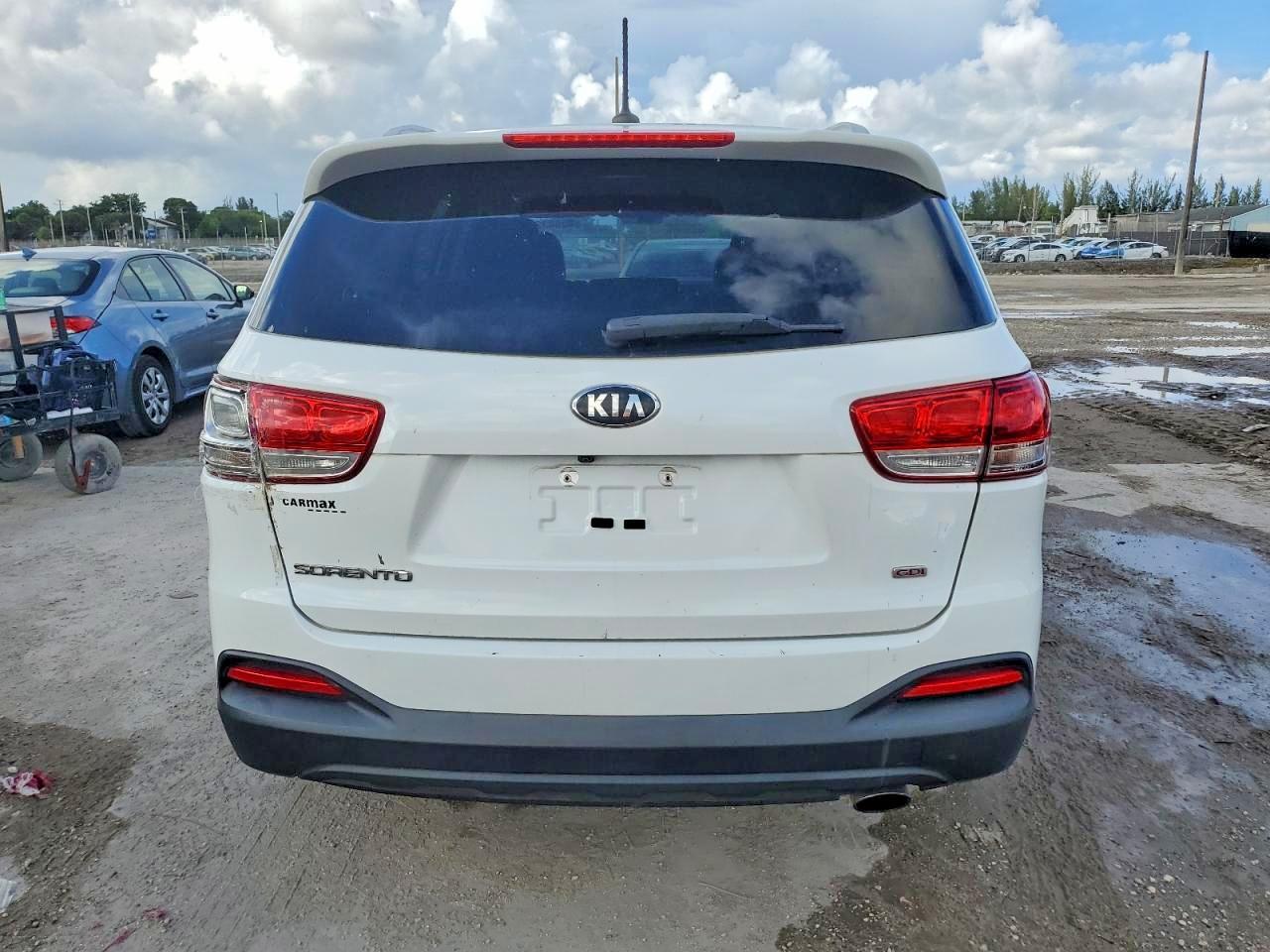 2017 Kia Sorento Lx - Image 6