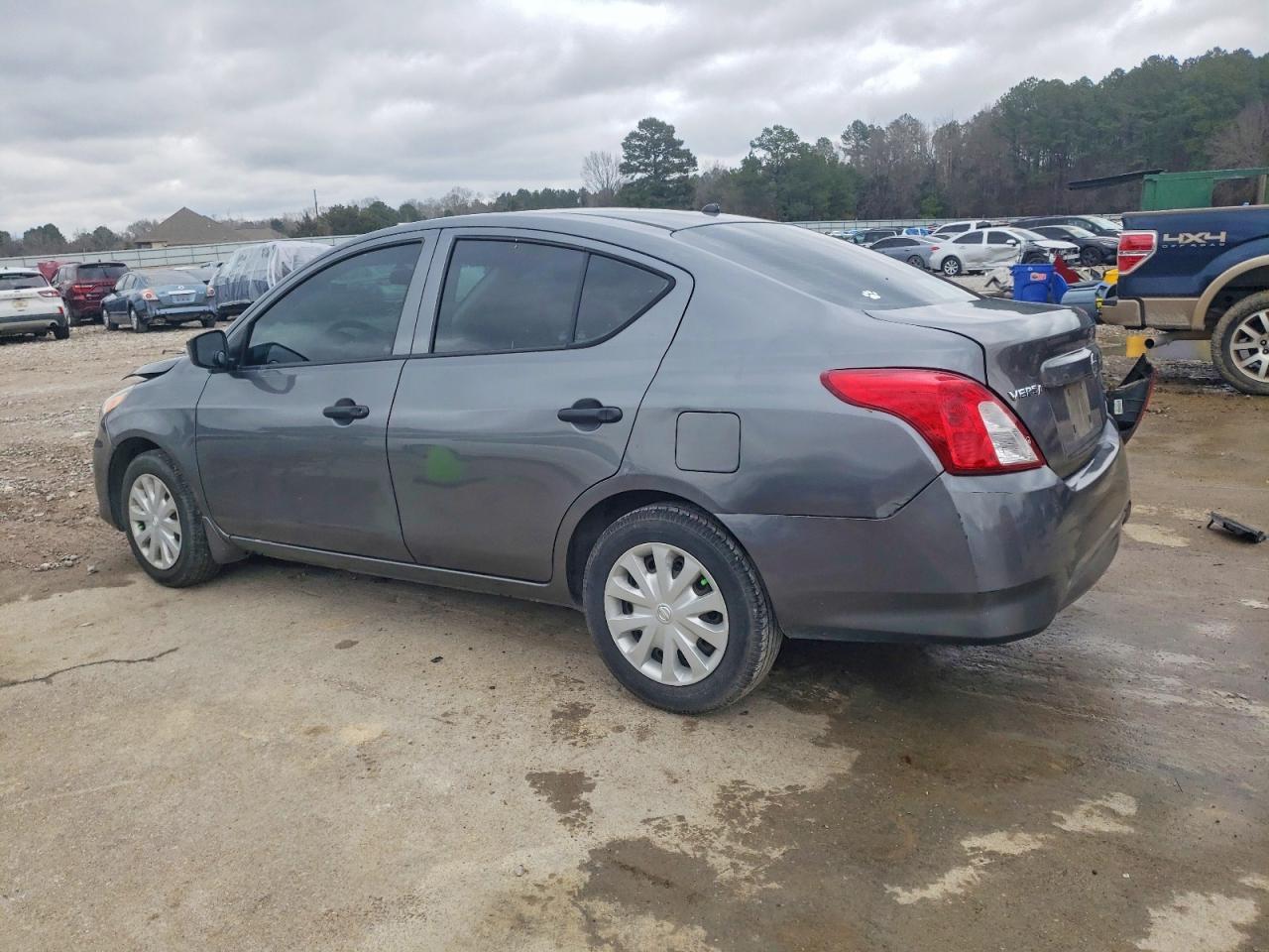 2016 Nissan Versa S - Фото 2