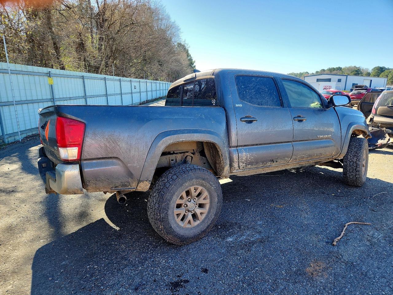 2017 Toyota Tacoma Double Cab - Фото 3