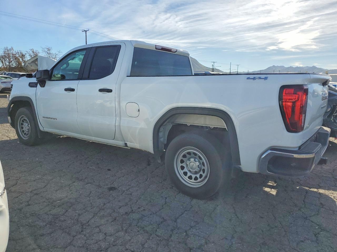 2022 GMC Sierra K1500 - Image 2