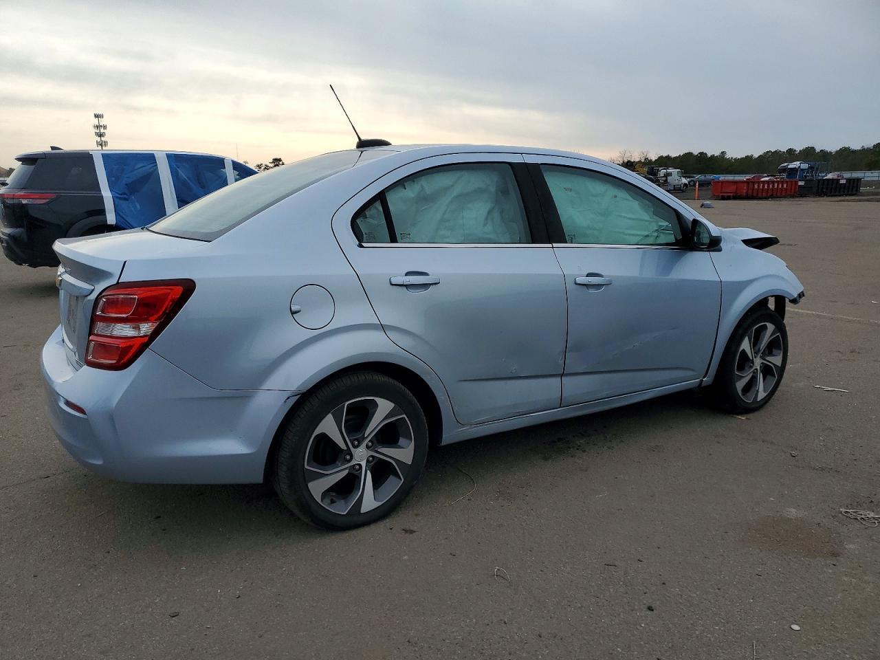 2018 Chevrolet Sonic Premier - Фото 3