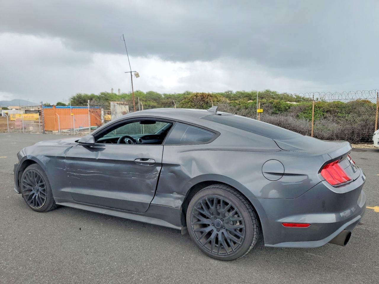 2020 Ford Mustang - Фото 2